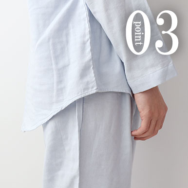 お尻が少し隠れる後ろすそ丈。シャツのスワローテールを採用