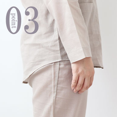 お尻が少し隠れる後ろすそ丈。シャツのスワローテールを採用