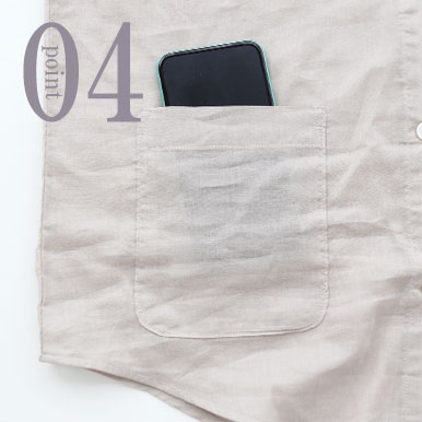 スマホも入るポケット付き