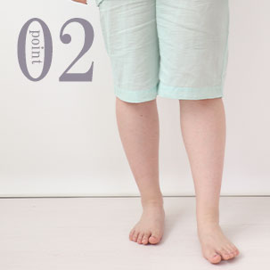 膝が隠れる程度のズボン丈