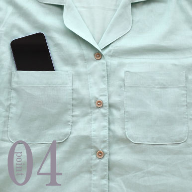 スマホも入る両胸ポケットつき