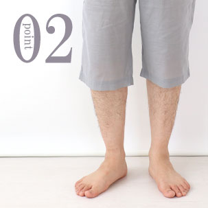 膝が隠れる程度のズボン丈