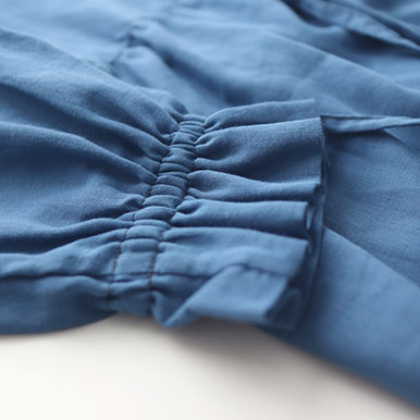 袖口はシャーリングゴム仕様