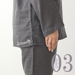 お尻が少し隠れる後ろすそ丈。動きやすいサイドスリット