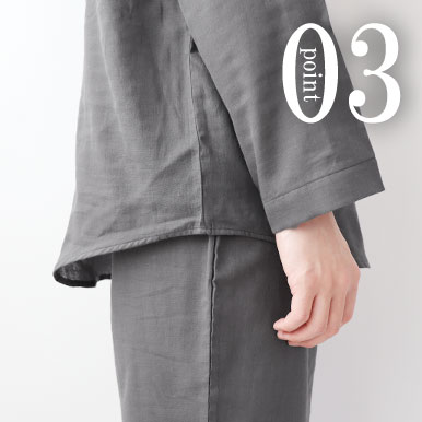 お尻が少し隠れる後ろすそ丈。シャツのスワローテールを採用