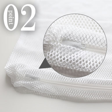 かぶせファスナーで他の衣類も傷つけにくい