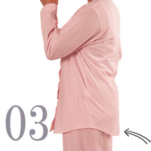 お尻が少し隠れる後ろすそ丈。シャツのスワローテールを採用