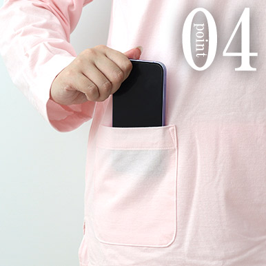 スマホが入るポケットつき