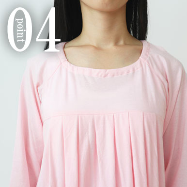 タックの幅をかえてすっきりと、脇部分タックをなくし、もたつきなし