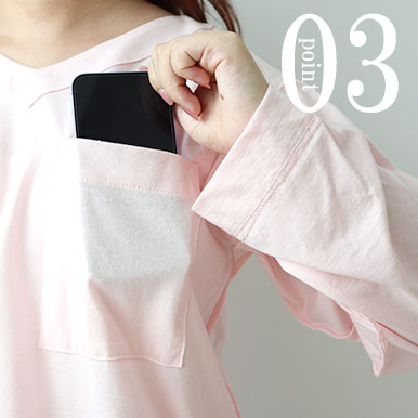 スマホも入る胸ポケットつき