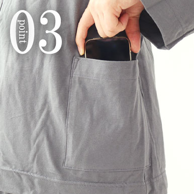 スマホも入るポケットつき