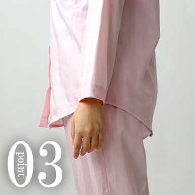 お尻が少し隠れる後ろすそ丈。シャツのスワローテールを採用