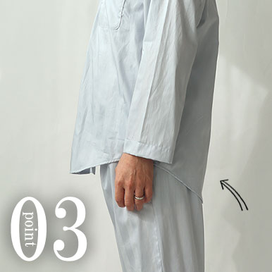 お尻が少し隠れる後ろすそ丈。シャツのスワローテールを採用