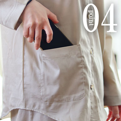 スマホが入るポケットつき