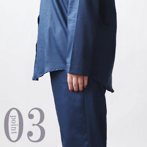 お尻が少し隠れる後ろすそ丈。シャツのスワローテールを採用