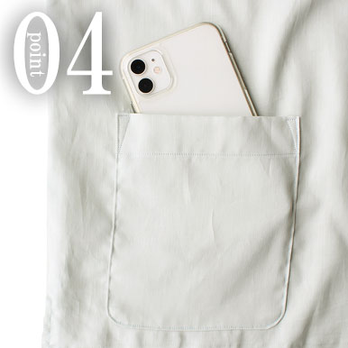 スマホが入るポケットつき