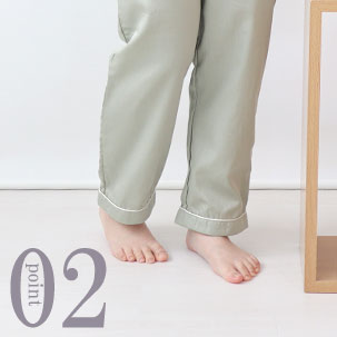 くるぶしが少し隠れる程度のすそ丈