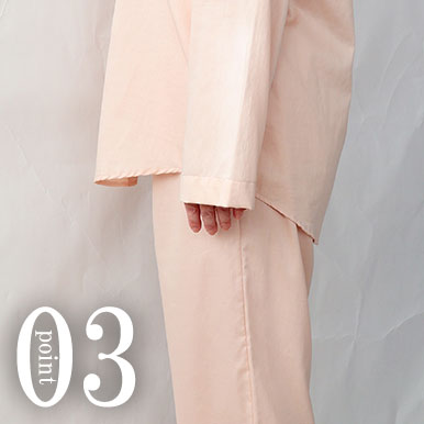 お尻が少し隠れる後ろすそ丈。シャツのスワローテールを採用