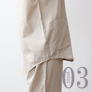 お尻が少し隠れる後ろすそ丈。シャツのスワローテールを採用