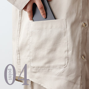 スマホも入るポケットつき