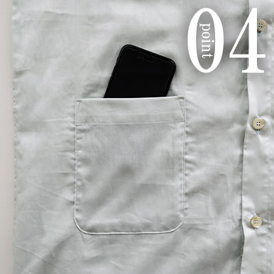 スマホが入るポケットつき