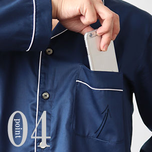 スマホも入る胸ポケット