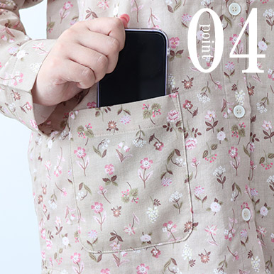 スマホも入るポケットつき