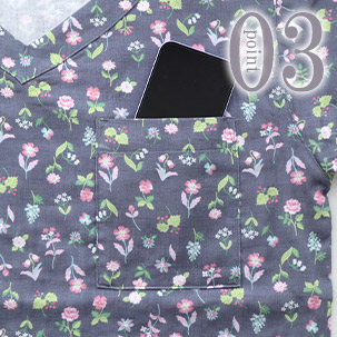 スマホも入る胸ポケットつき