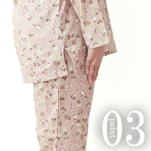 お尻が少し隠れる後ろすそ丈。動きやすいサイドスリット