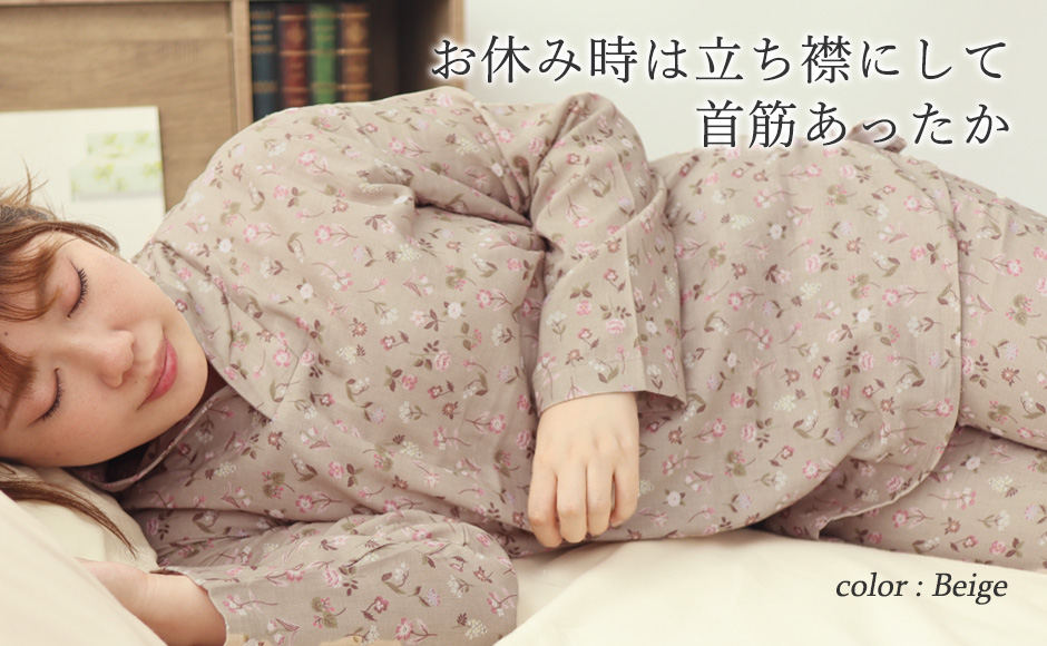 まるでシャツのような細目ステッチ、小さ目ボタン、スワローテール