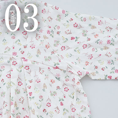 ラグラン袖と広めの肩周りでゆったり寝返りもしやすい