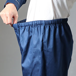 ズボンのすそにゴムが入れられます