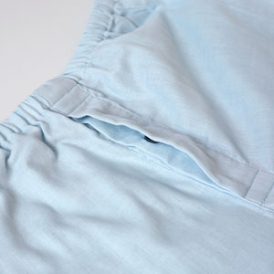 ズボンの前立てがつけられます