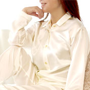 川俣シルクサテン長袖襟ありパジャマ