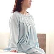 スーピマ超長綿胸元切替Aラインパジャマ