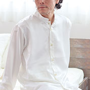 川俣シルクサテン長袖バンドカラーパジャマ