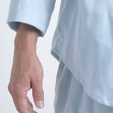 袖丈やズボン丈が短かった