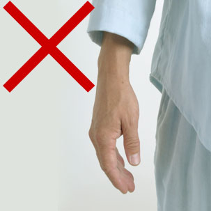 手首がでてしまう