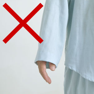 手首が長すぎる