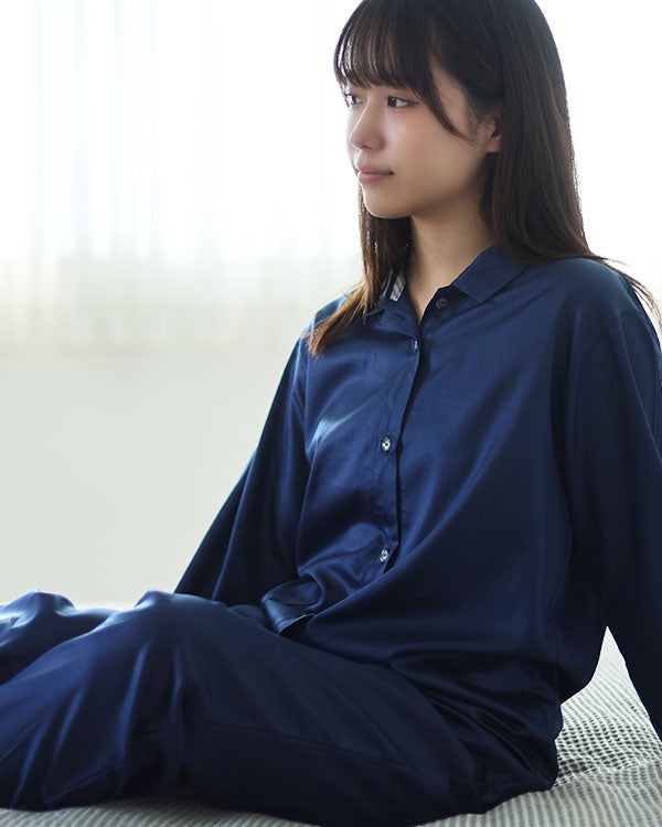 80スーピマ超長綿サテンレディースパジャマ 上下セット・長袖/前開き/襟あり