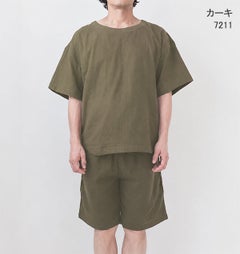 カーキ
